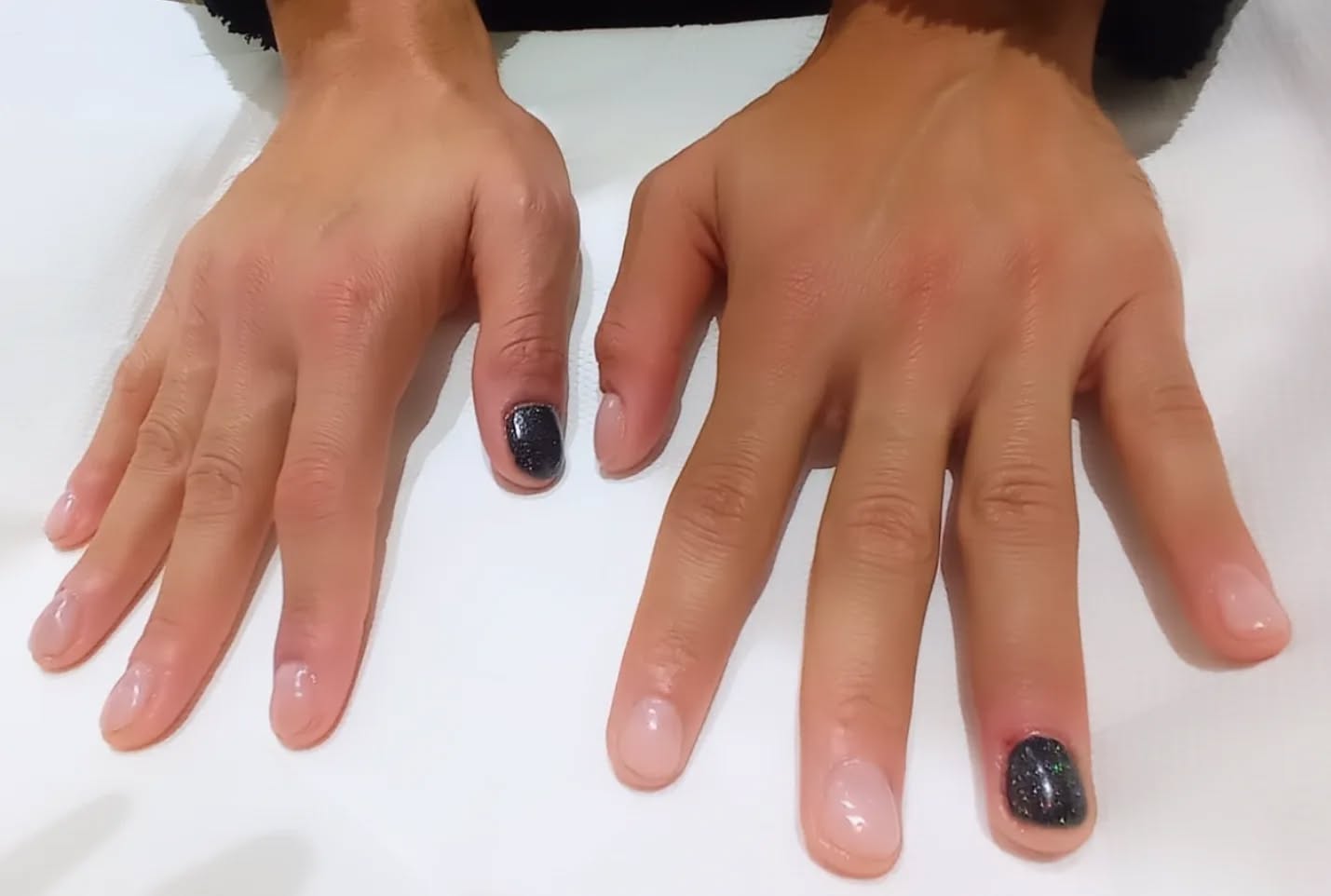 unghiedauomo

CHI HA DETTO CHE UN UOMO NON PUÒ FARE UN MANICURE O IL SEMIPERMANENTE? 

La nostra Anna ha realizzato per il nostro cliente un semipermanente sul naturale con un dettaglio particolare 🩷

 💅🏻 Cosa aspetti?
Scopri i nostri servizi e prenota il tuo appuntamento

httpswwwparrucchiere-estetistait

Tel 059926258

Via Francesco Bertelli 911 41013 Castelfranco Emilia Modena Emilia-Romagna Italia

nails nailsofinstagram nailart glitternails nailsoftheday acrylicnails gelnails longnails  nailsnailsnails nailtech ombrenails naildesign shortnails naildesigns nudenails manicure naturalnails nailartist coffinnails instanails nailstagram gel nailsart  uomo man