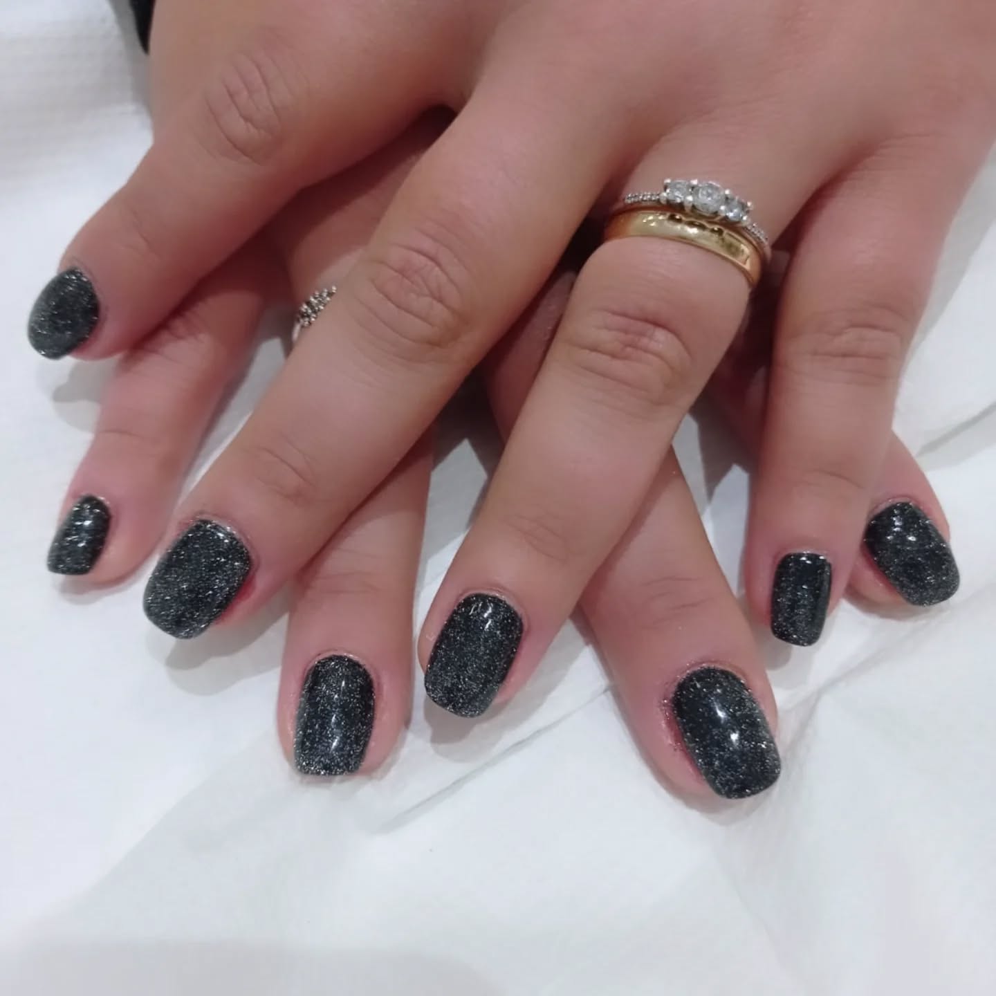 Cè chi per le feste ha scelto un semipermanete nero sbrilluccicoso
✨️🖤💫
unghie nails nailart unghiegel ricostruzioneunghie manicure unghiemania nailsofinstagram semipermanente nail gelnails gel beauty onicotecnica unghiebelle passioneunghie nailsart instanails nailstyle estetica mani nailstagram nailartist estetista glitter bellezza nailsnailsnails naildesign smaltosemipermanente love